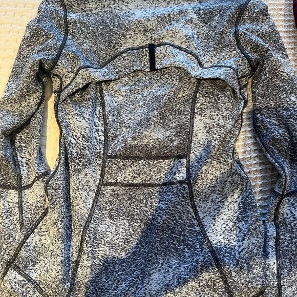 lululemon size 4 jacket - Picture 4 of 4